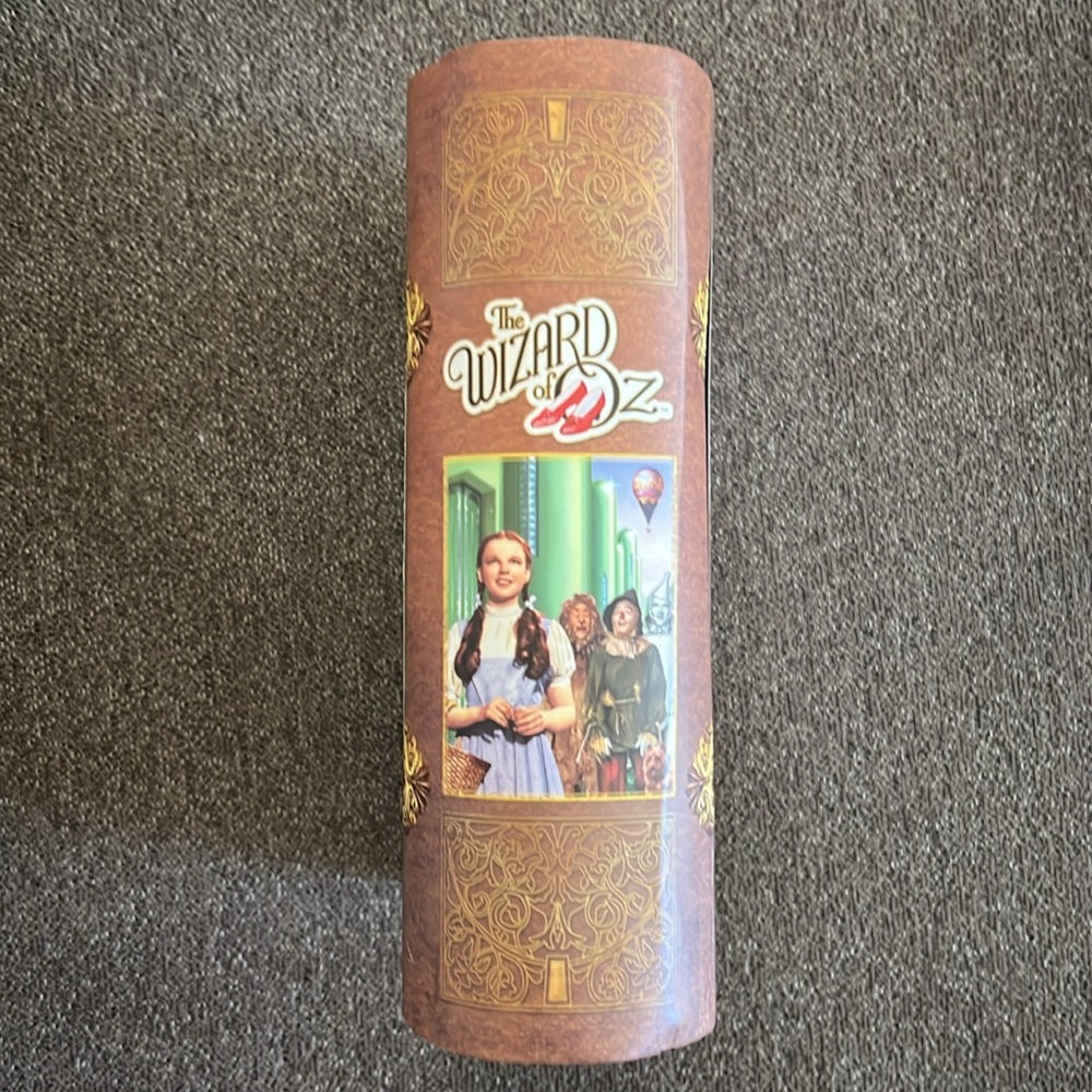 The Wizard of Oz Emerald City 1000 Piece Puzzle & Keepsake Book Box #71336. - Picture 3 of 6